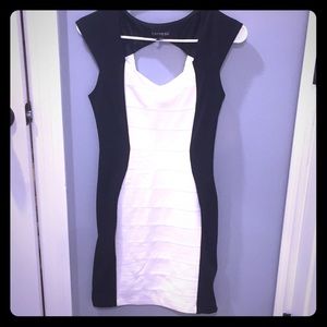 Ruched Middle White and Black Express Dress